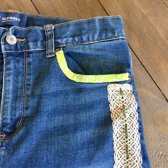 Hand altered upcycled hippie boho lace jeans - Picture 3 of 12